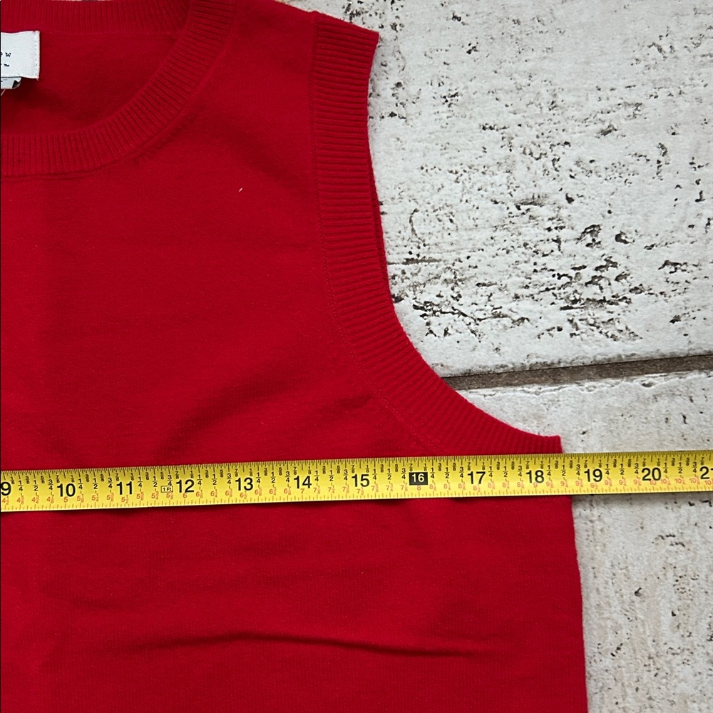 Red soft knitted sleeveless sweater top size Large - Picture 5 of 7